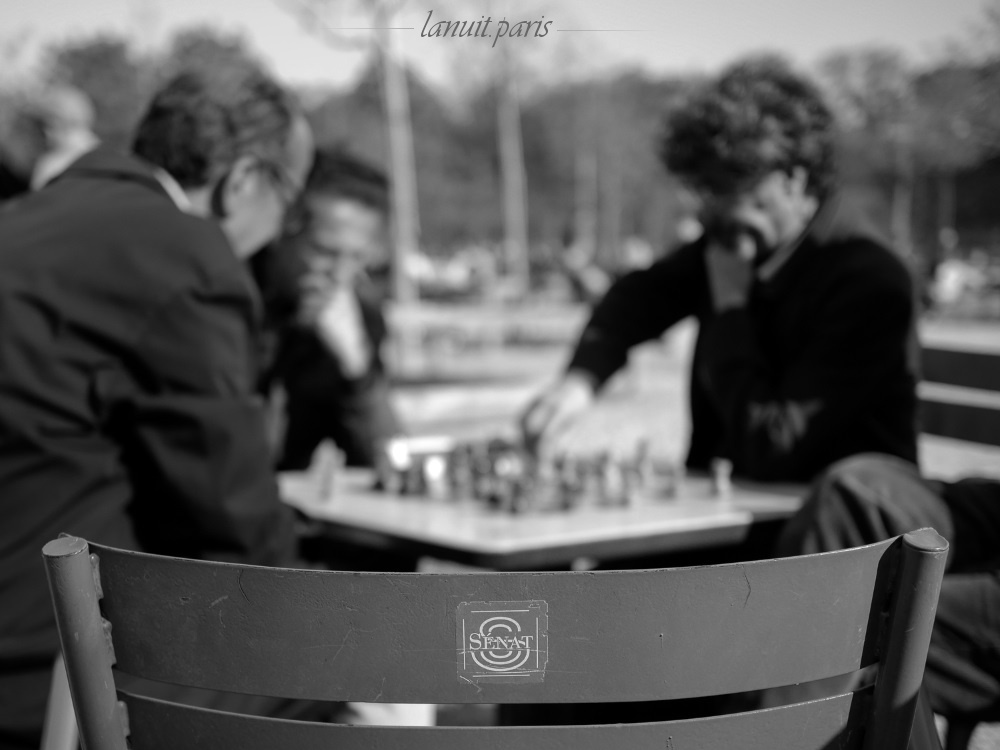 Green chairs, check and mate, Paris