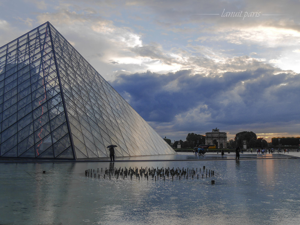 La cour du Louvre, Paris
