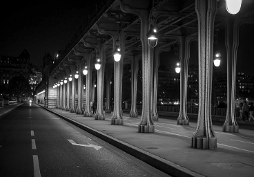 Le pont de Bir-Hakeim, Paris