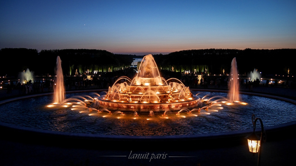 Magical Versailles in the night.
